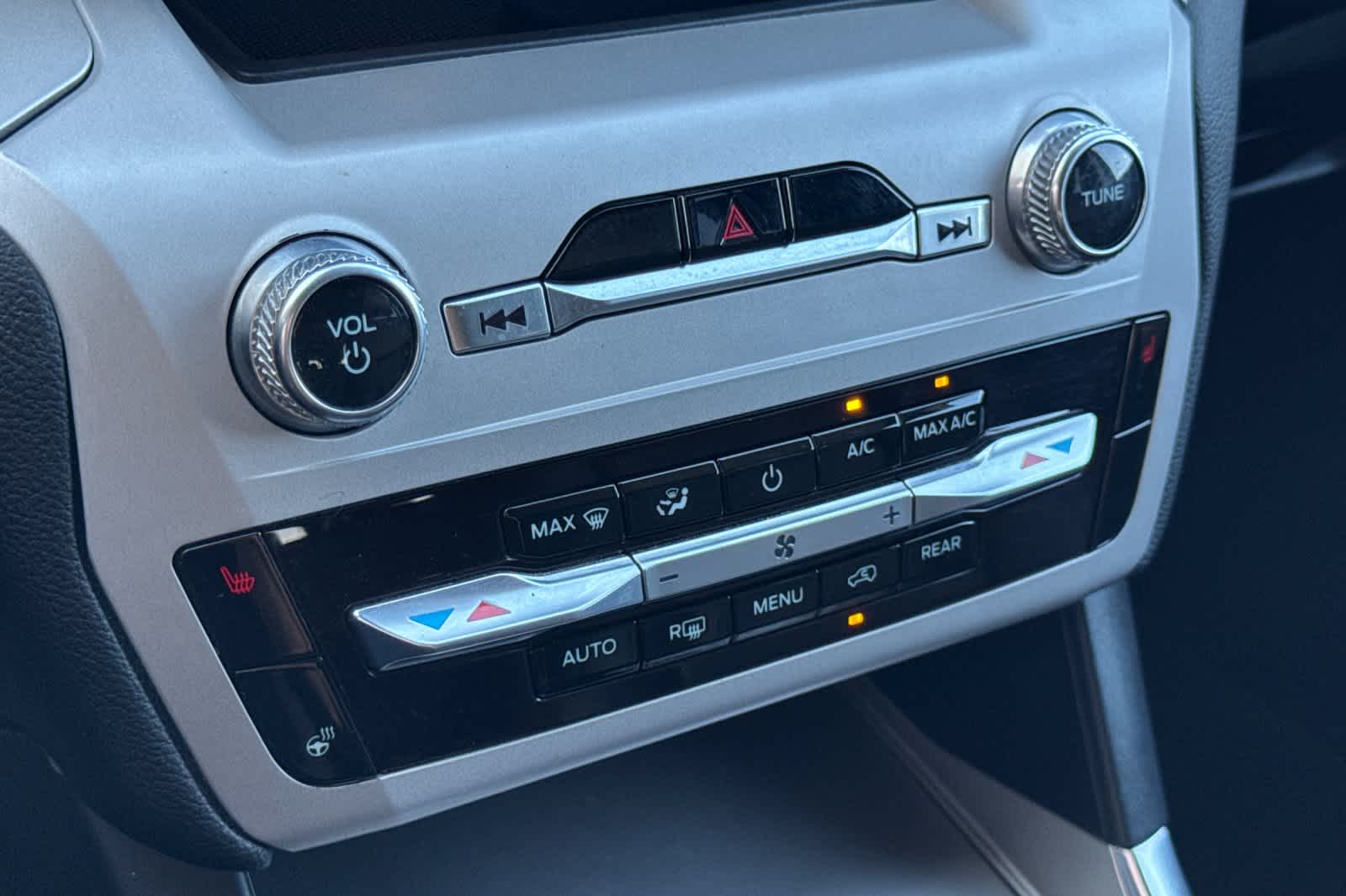 Thumbnail: 2024 Ford Explorer - 21