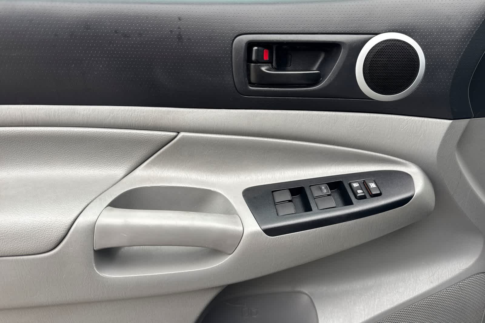 Thumbnail: 2015 Toyota Tacoma - 12