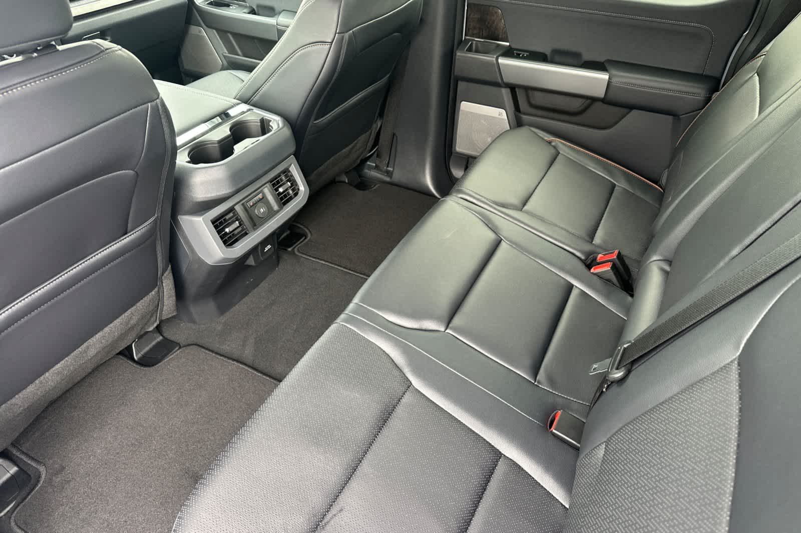 2025 Ford F-350 Lariat photo 4