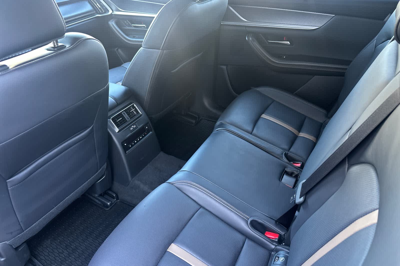2025 Mazda CX-70 Plug-in Hybrid Premium Plus photo 4