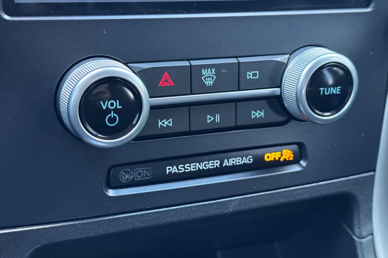 Thumbnail: 2021 Ford Edge - 21