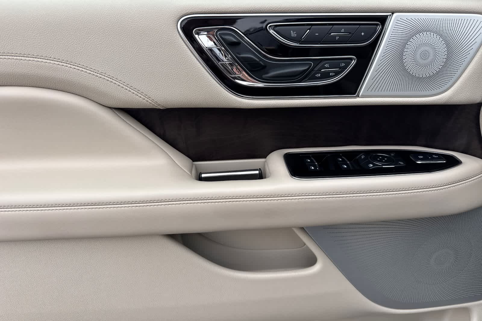 Thumbnail: 2020 Lincoln Navigator - 12