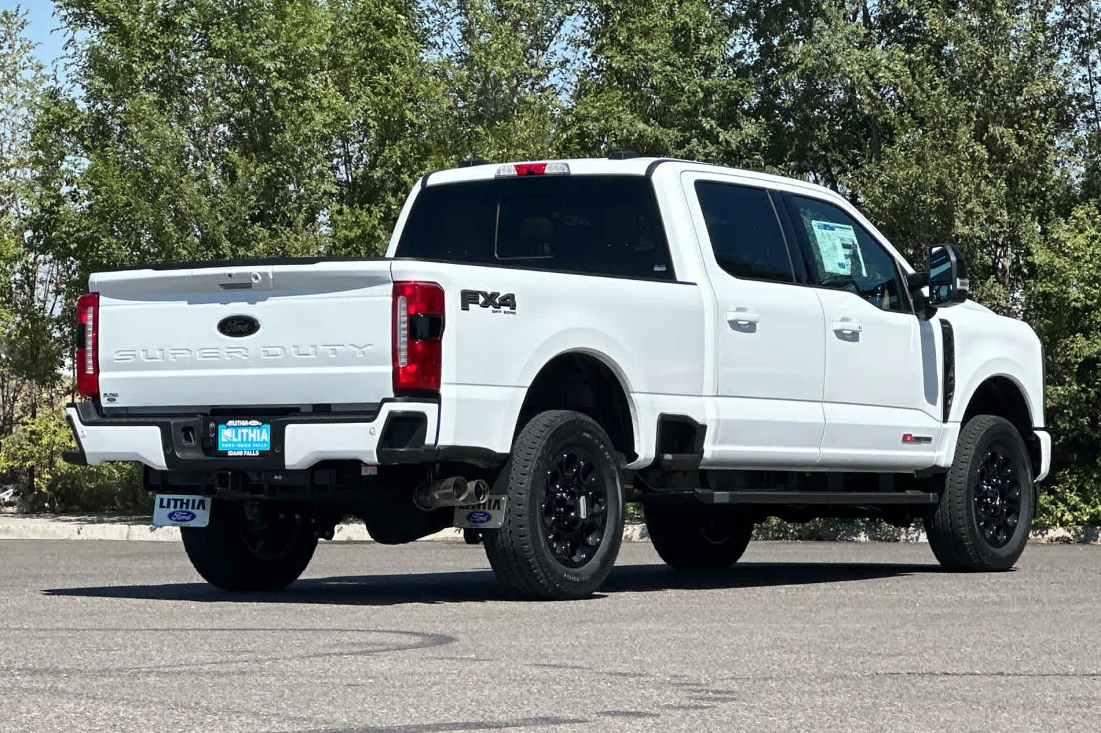 2025 Ford F-350 Lariat photo 2