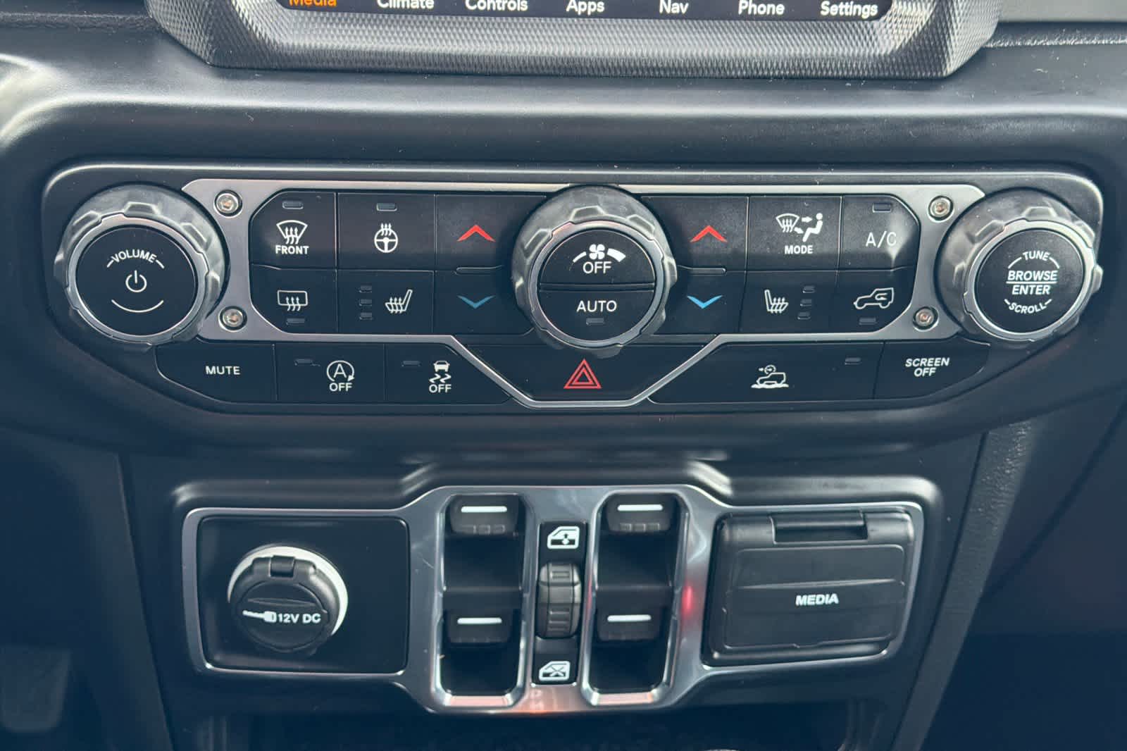 Thumbnail: 2022 Jeep Wrangler - 21