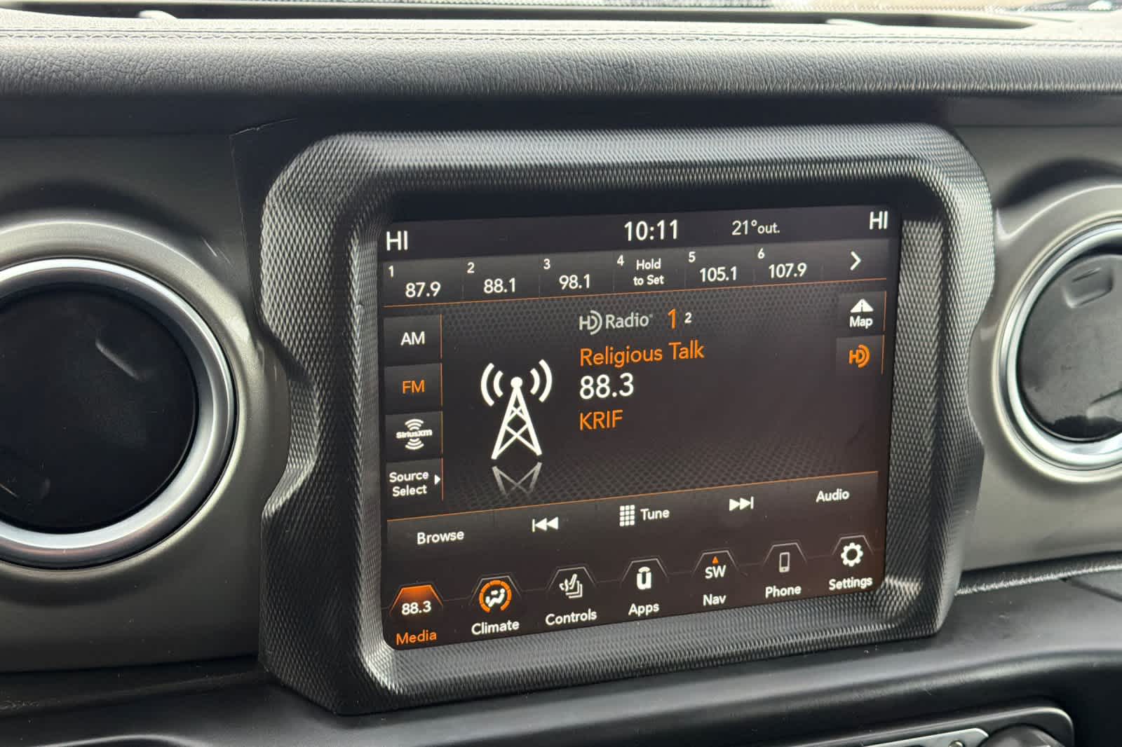 Thumbnail: 2022 Jeep Wrangler - 18