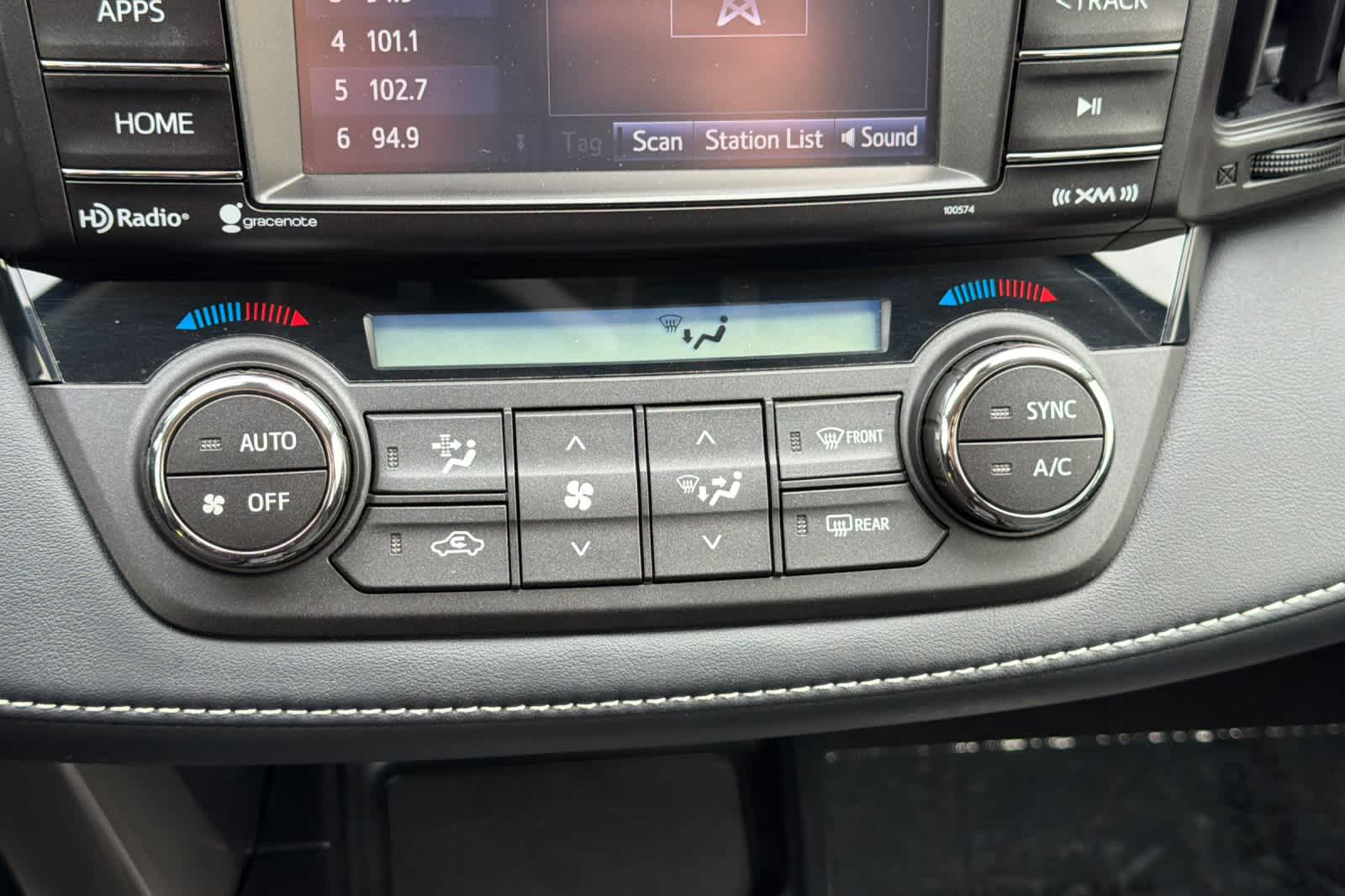 Thumbnail: 2018 Toyota RAV4 - 20