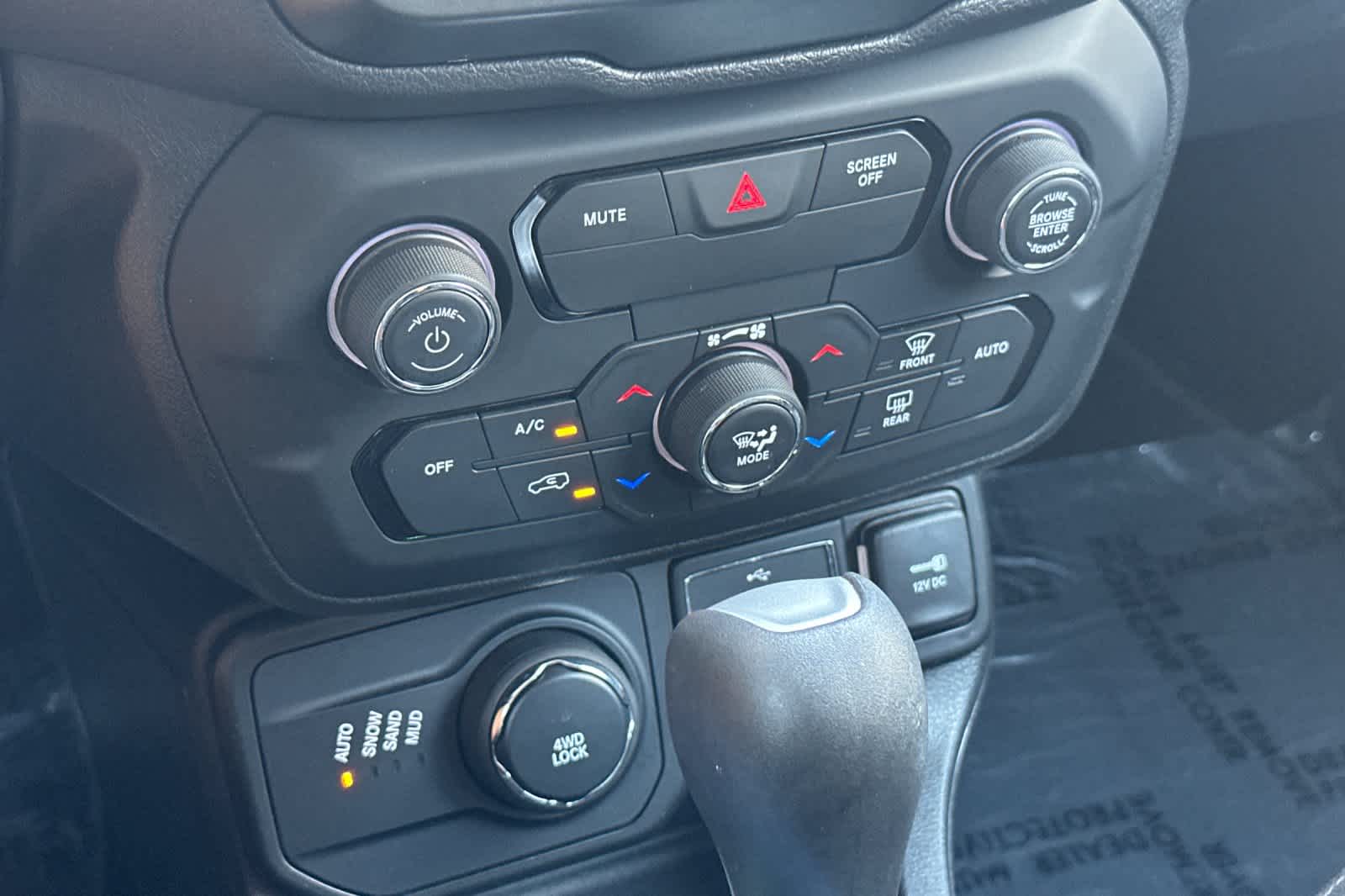 Thumbnail: 2018 Jeep Renegade - 20