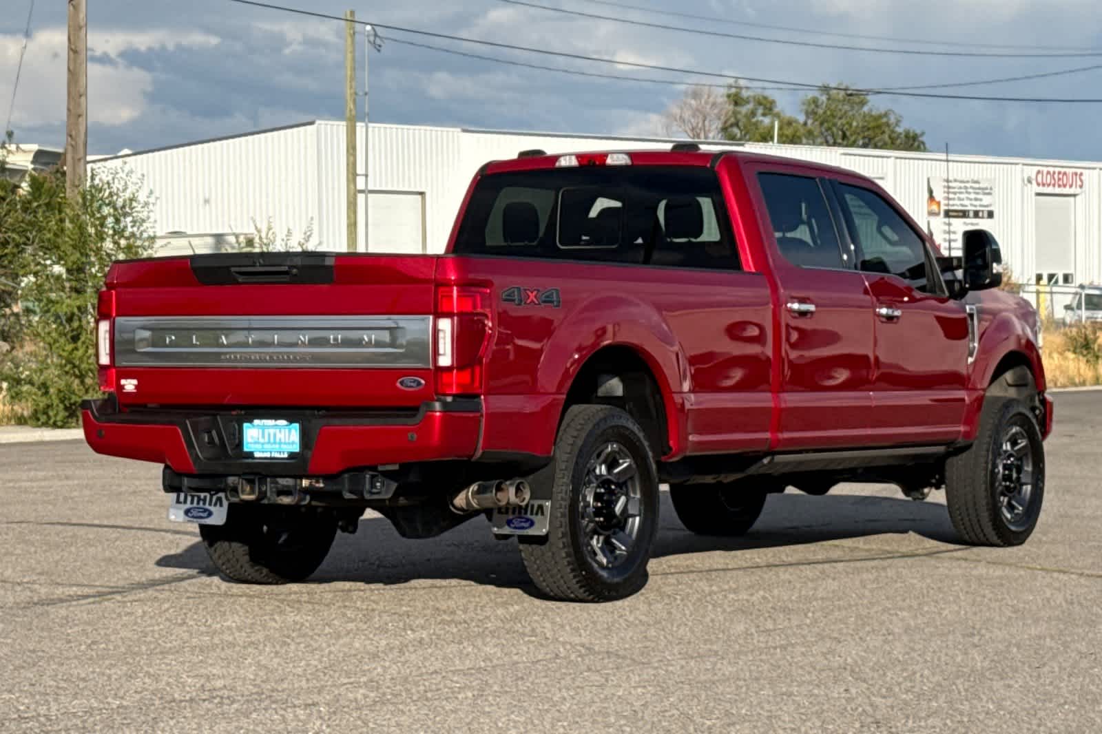 2022 Ford F-350 Platinum photo 2
