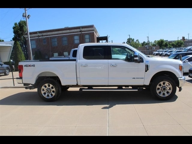 Used 2019 Ford F-250 Super Duty Lariat with VIN 1FT7W2BT3KEE39215 for sale in Saint Louis, MO