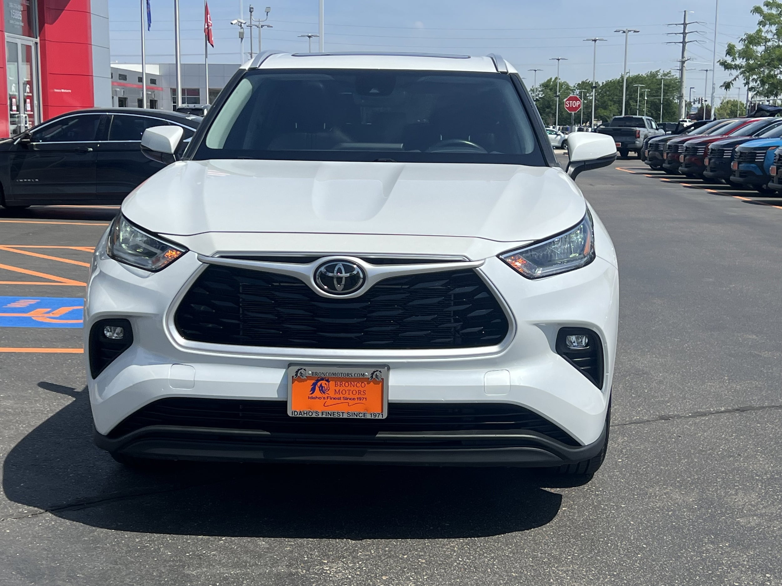 Used 2022 Toyota Highlander XLE with VIN 5TDGZRBH3NS185189 for sale in Nampa, ID