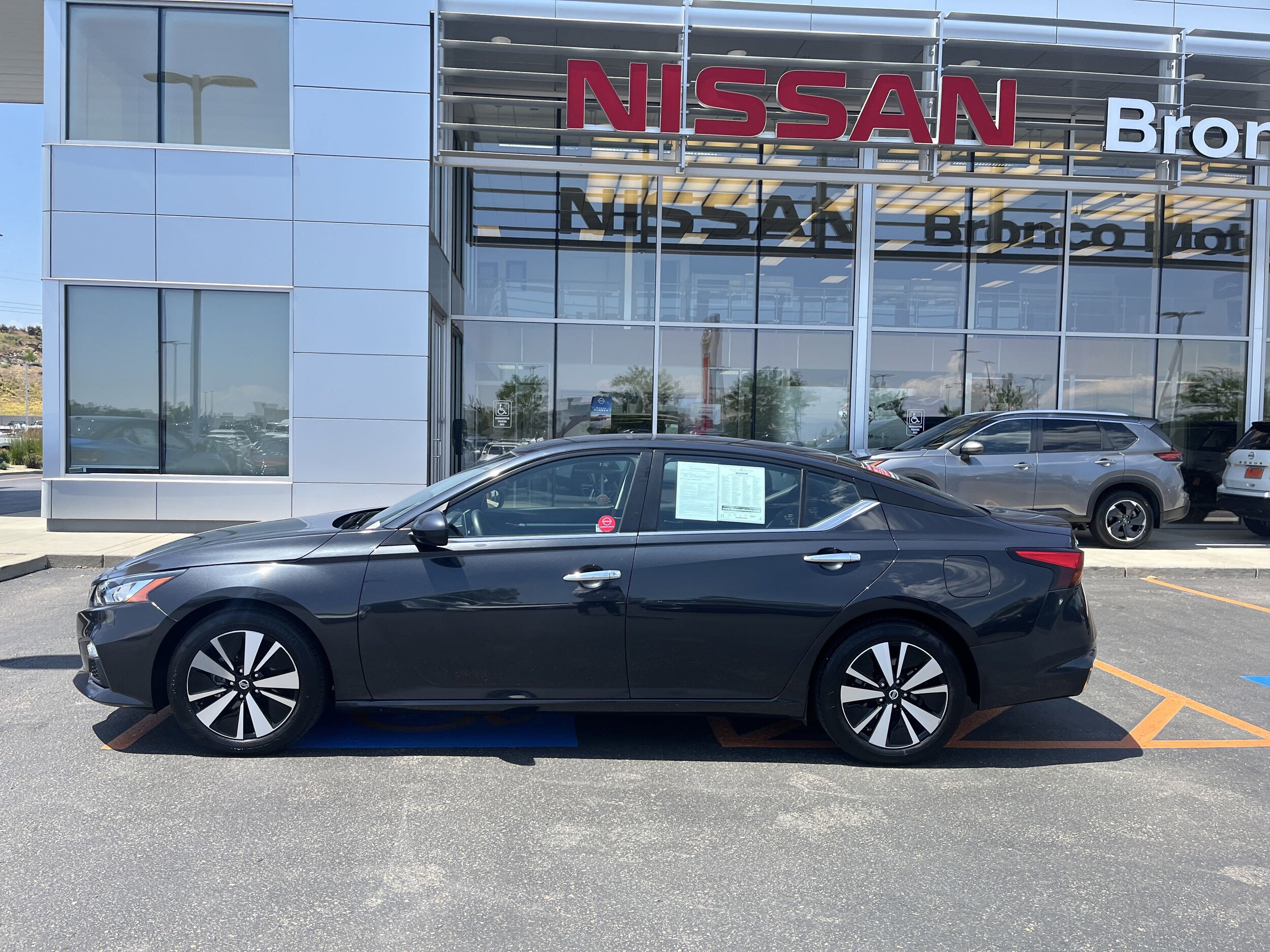 2022 Nissan Altima 2.5 SV photo 2