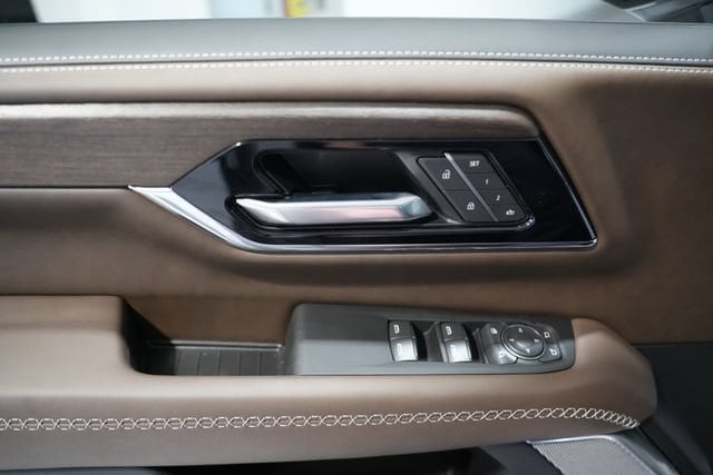 2026 GMC Yukon Denali Ultimate - Photo 13