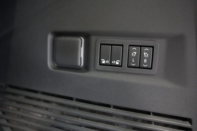 2026 GMC Yukon Denali Ultimate - Photo 10