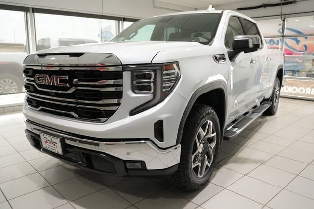 2026 GMC Sierra 1500 SLT - Photo 4