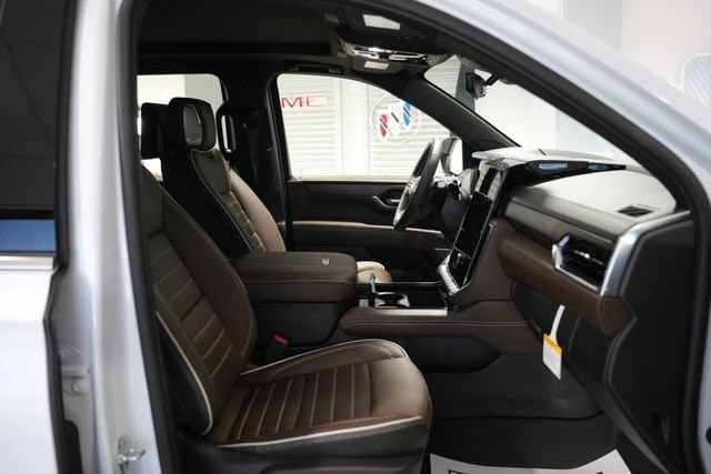 2026 GMC Yukon Denali Ultimate - Photo 23