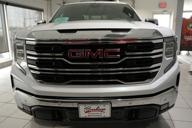 2026 GMC Sierra 1500 SLT - Photo 5