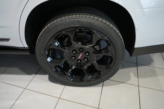 2026 GMC Yukon Denali Ultimate - Photo 12