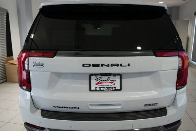 2026 GMC Yukon Denali Ultimate - Photo 8
