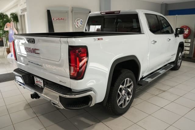 2026 GMC Sierra 1500 SLT - Photo 7