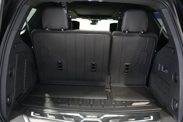 2026 GMC Yukon Denali Ultimate - Photo 9