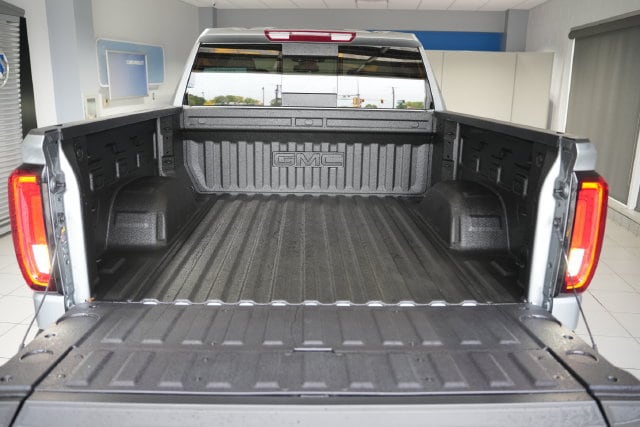 2026 GMC Sierra 1500 SLT - Photo 9