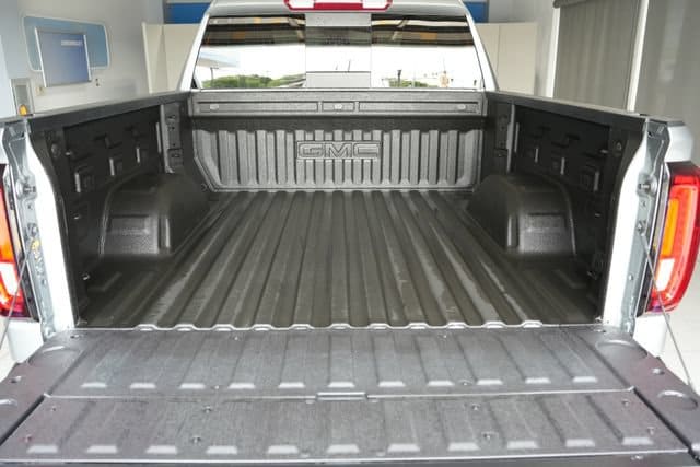 2026 GMC Sierra 1500 SLT - Photo 9