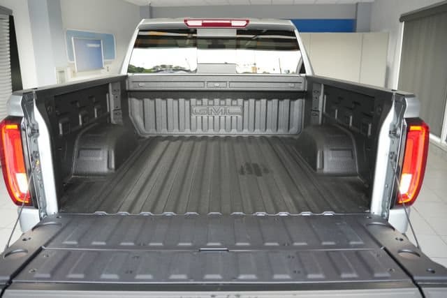 2026 GMC Sierra 1500 SLT - Photo 9
