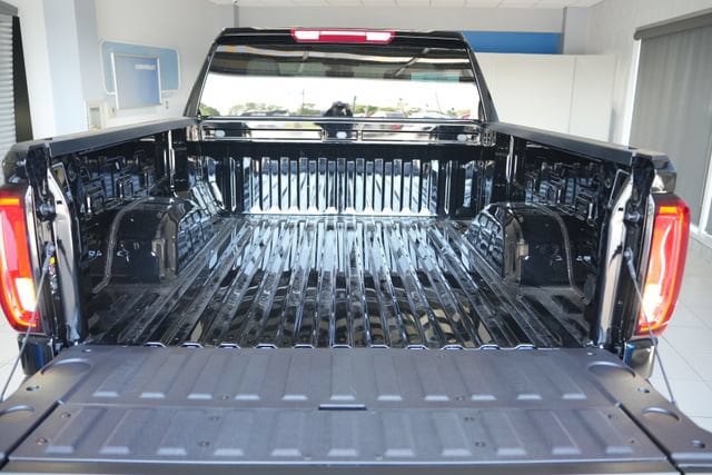 2026 GMC Sierra 1500 SLT - Photo 9