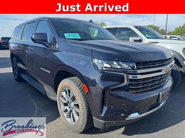 2021 Chevrolet Suburban 4WD 1500 LT's photo