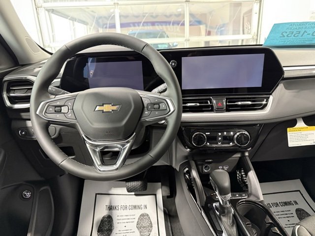2025 Chevrolet Trailblazer LT photo 2