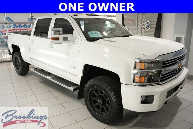 2015 Chevrolet Silverado HD High Country 4WD Crew Cab Standard Box's photo