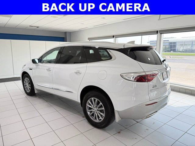 2023 Buick Enclave Essence photo 2