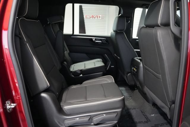 2026 Chevrolet Suburban Premier - Photo 19