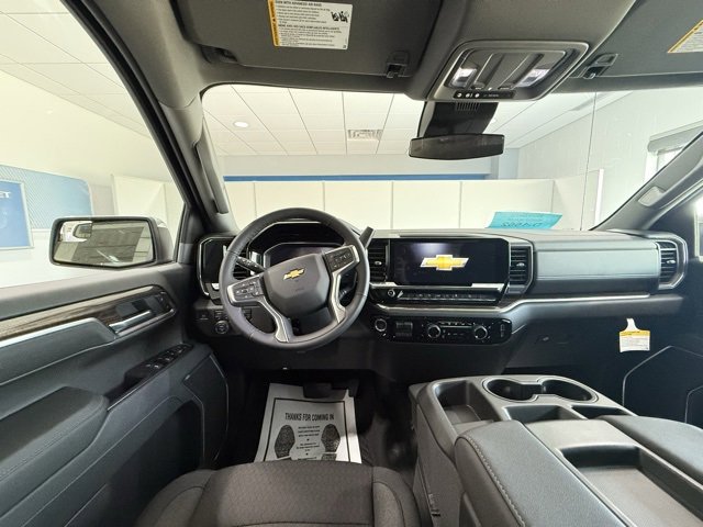 2025 Chevrolet Silverado 1500 LT photo 2