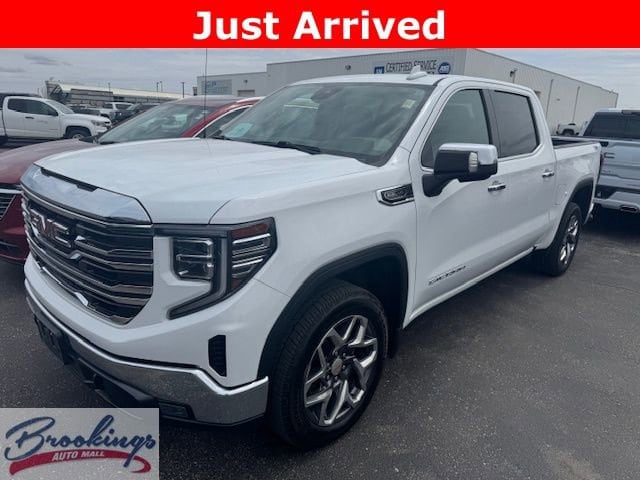 2024 GMC Sierra 4WD Crew Cab Short Box SLT's photo