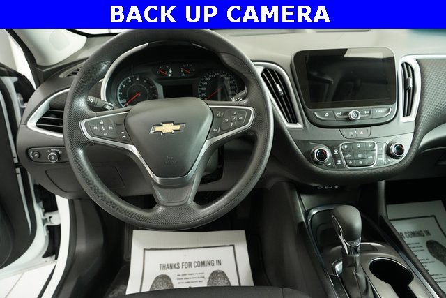 2023 Chevrolet Malibu 1LT photo 2
