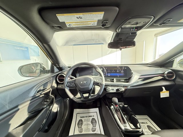 2025 Chevrolet Trax photo 2