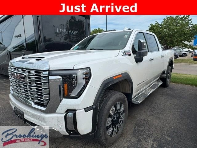 2024 GMC Sierra 4WD Crew Cab Standard Box Denali's photo