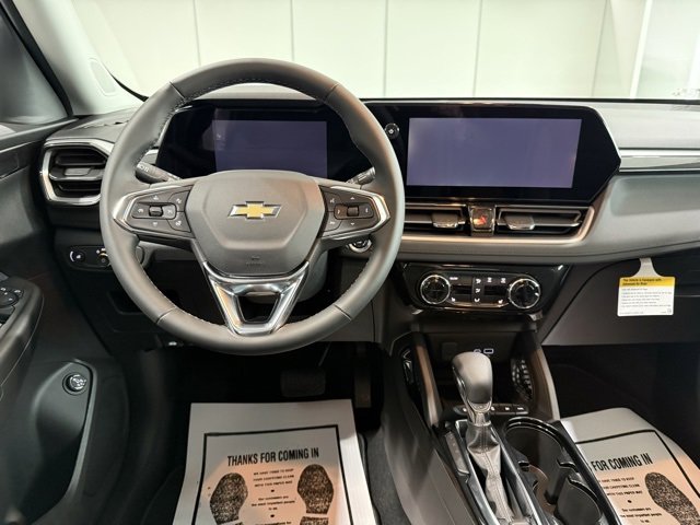 2025 Chevrolet Trailblazer LT photo 2