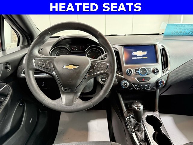 2017 Chevrolet Cruze LT photo 2