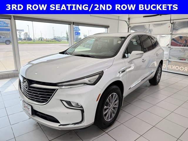 2023 Buick Enclave Essence photo 3