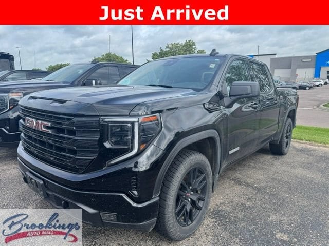 2023 GMC Sierra 4WD Crew Cab Short Box Elevation's photo