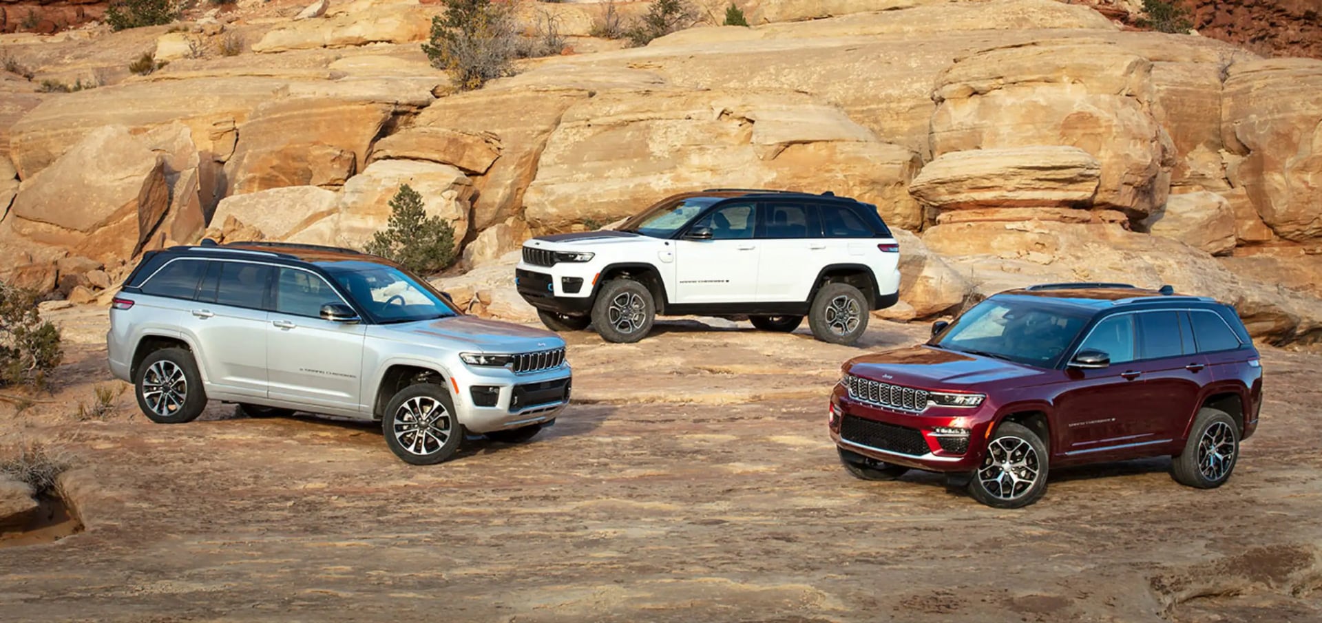 2023-Jeep-Grand-Cherokee-Family.png