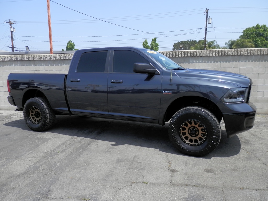 Used 2019 Ram 1500 Classic SLT (5.7 HEMI w/ 4 INCH ROUGH COUNTRY LIFT) Truck Crew Cab