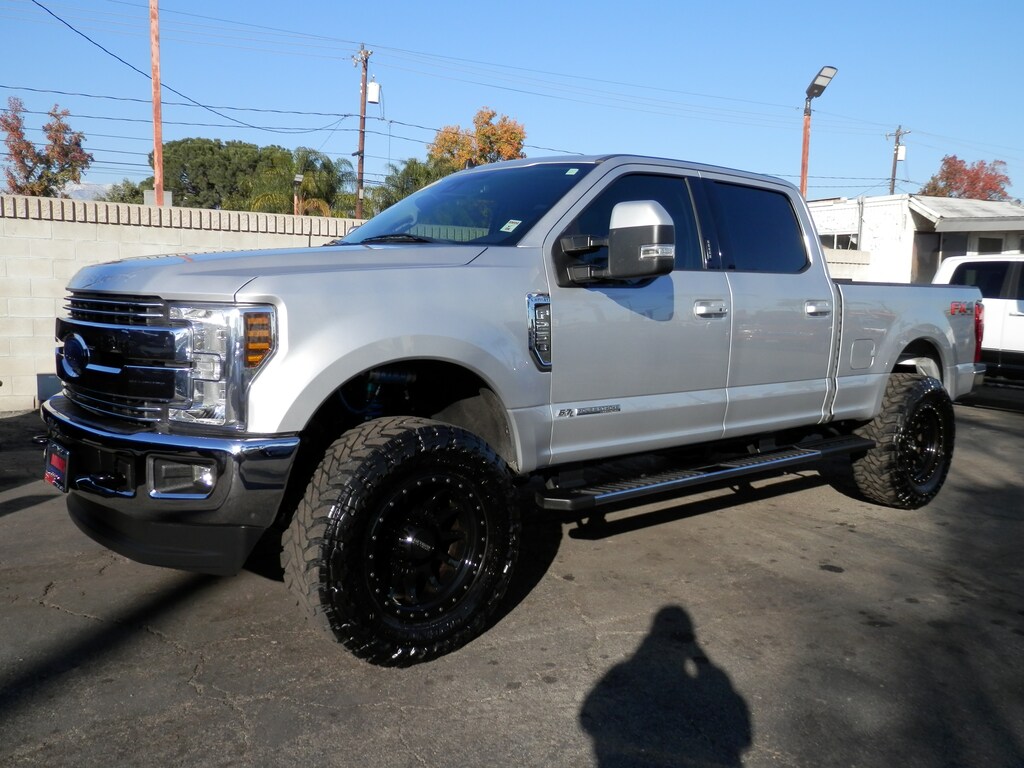 Used 2019 Ford F-250 Lariat 6.7 Turbo Diesel 4WD (Lifted) Truck Crew Cab