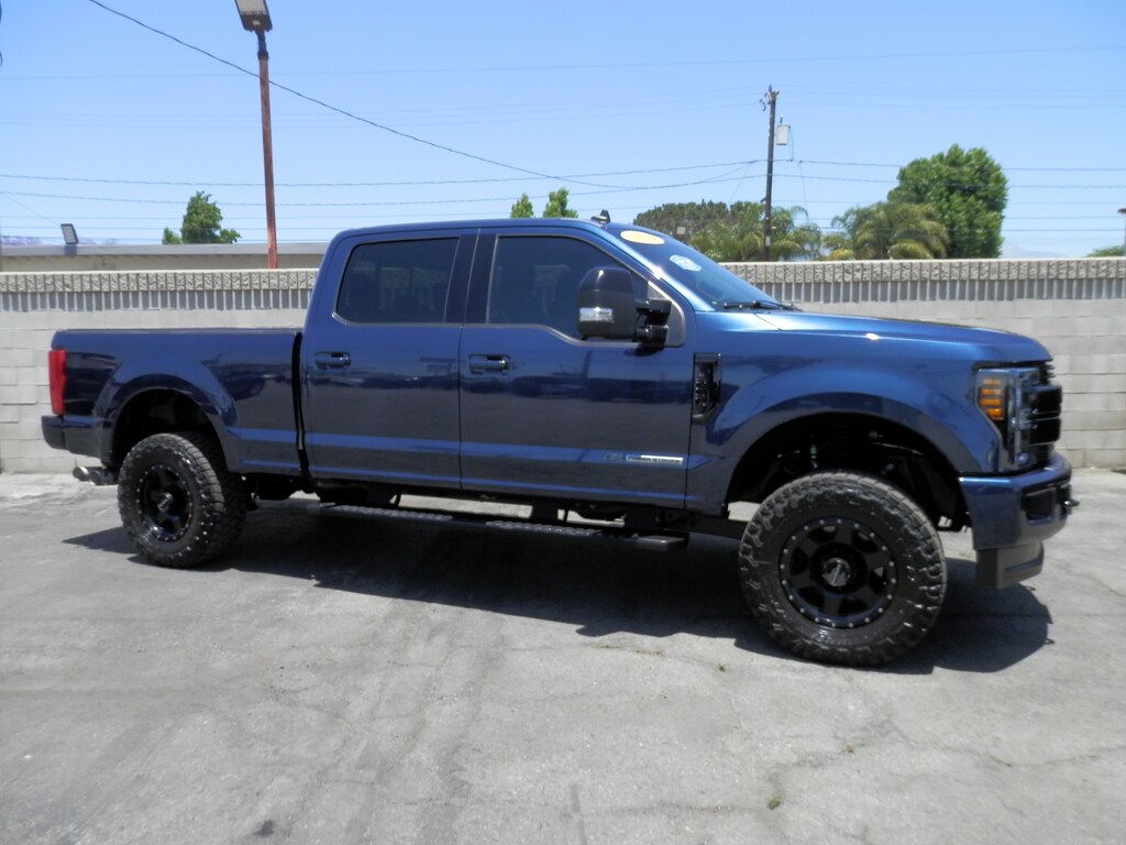 Used 2019 Ford F-250 Lariat (6.7 TURBO DIESEL 4WD) (4 INCH FOX LIFT) Truck Crew Cab