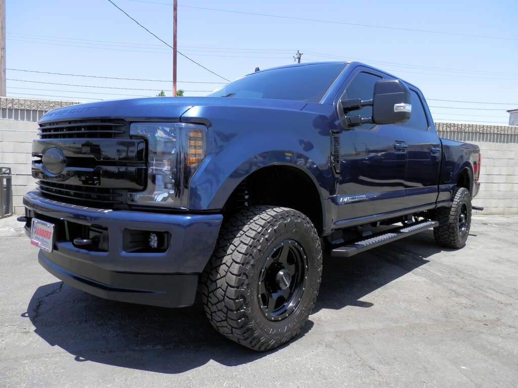 Used 2019 Ford F-250 Lariat (6.7 TURBO DIESEL 4WD) (4 INCH FOX LIFT) Truck Crew Cab