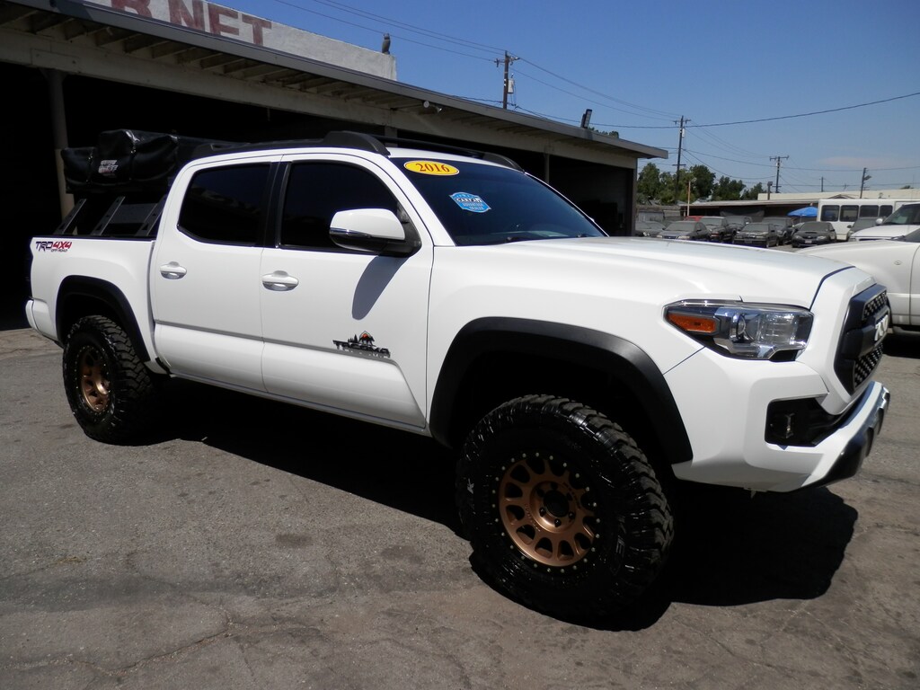 Used 2016 Toyota Tacoma TRD Off Road V6 4WD (Custom Lift) Truck Double Cab