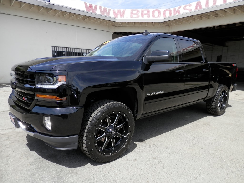 Used 2018 Chevrolet Silverado 1500 LT Z71 4WD (3 Inch Leveling Kit) (Original 10,593 Truck Crew Cab