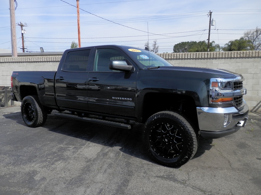 Used 2017 Chevrolet Silverado 1500 LT (4WD) (4 INCH PRO COMP LIFT) Truck Crew Cab